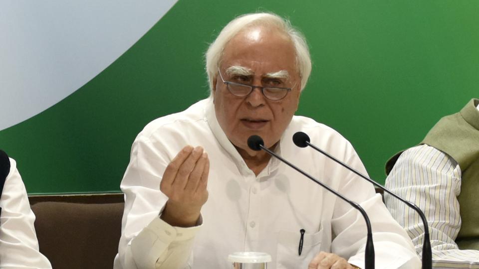 ‘ബാഹുബലി’ പ്രധാനമന്ത്രിക്ക് പോലും കോവിഡിനെ നേരിടാന്‍ കഴിഞ്ഞില്ല; മോദിയെ പരിഹസിച്ച്​ കപിൽ സിബല്‍